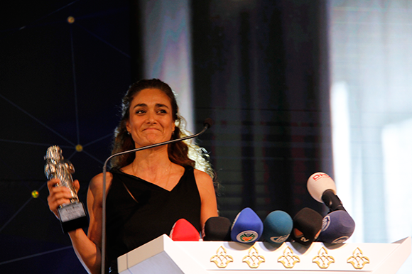 Basak Koklukaya collecting Best Actress Award