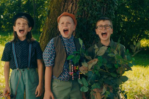 Extraordinary by Marina Andree &Scaron;kop and Vanda Ra&yacute;manov&aacute;