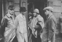 Warsaw Uprising CiC of Polish Armia Krajowa Gen. Tadeusz B&oacute;r-Komorowski ( 2nd left) talking with Col. Jan Mazurkiewicz "Radosław"