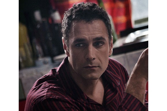 Raoul Bova in Fratelli unici (2014)