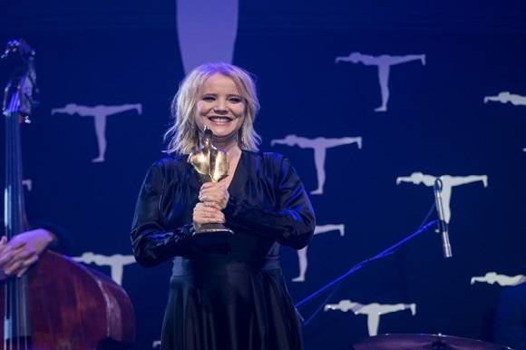 Joanna Kulig with Golden Ark For Best Actress 